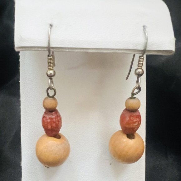 ROUND RED AND BEIGE WOOD METAL HOOK EARRINGS - Picture 3 of 4
